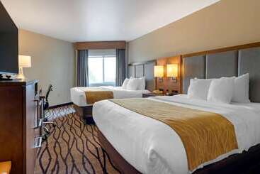 هتل Comfort Inn & Suites Market   Airport