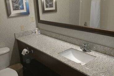 هتل Comfort Inn & Suites Market   Airport