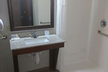 هتل Comfort Inn & Suites Market   Airport