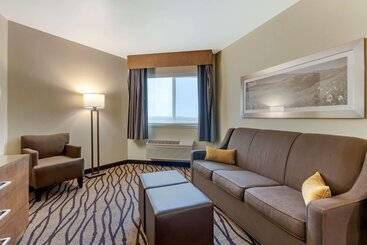 هتل Comfort Inn & Suites Market   Airport
