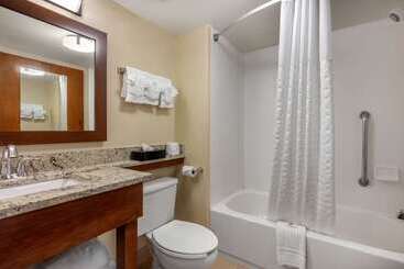 هتل Comfort Inn & Suites Hamilton Place