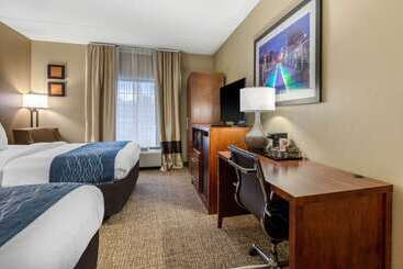 هتل Comfort Inn & Suites Hamilton Place