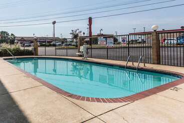 هتل Comfort Inn & Suites Hamilton Place