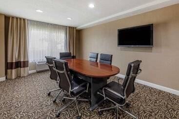 هتل Comfort Inn & Suites Ventura Beach