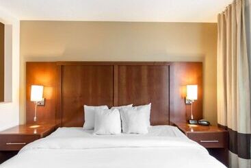 هتل Comfort Suites Airport