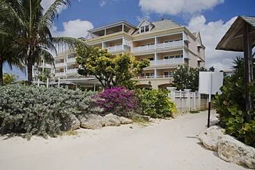 هتل Coral Sands Beach Resort