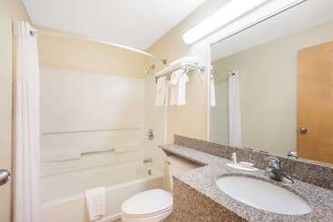 هتل Days Inn By Wyndham Colchester Burlington