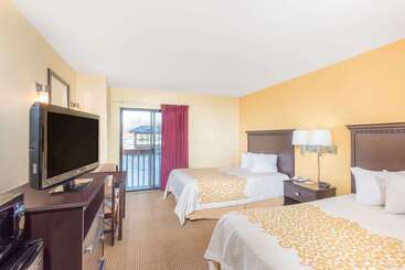هتل Days Inn By Wyndham Colchester Burlington