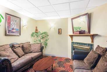 هتل Days Inn By Wyndham Colchester Burlington