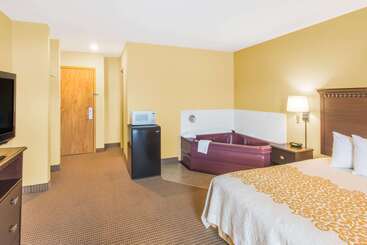 هتل Days Inn By Wyndham Colchester Burlington