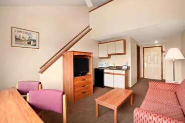 هتل Days Inn By Wyndham Colchester Burlington