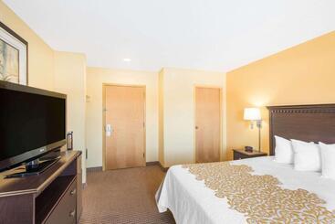 هتل Days Inn By Wyndham Colchester Burlington