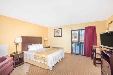 هتل Days Inn By Wyndham Colchester Burlington