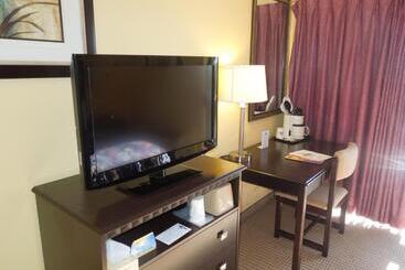 هتل Days Inn By Wyndham Colchester Burlington