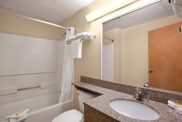 هتل Days Inn By Wyndham Colchester Burlington