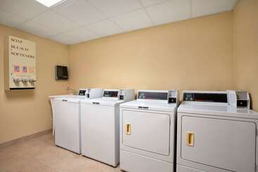 هتل Days Inn By Wyndham Jacksonville Airport