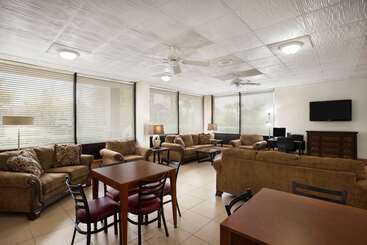 هتل Days Inn By Wyndham Jacksonville Airport