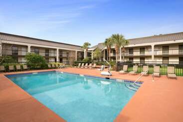 هتل Days Inn By Wyndham Jacksonville Airport