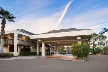 هتل Days Inn By Wyndham Jacksonville Airport