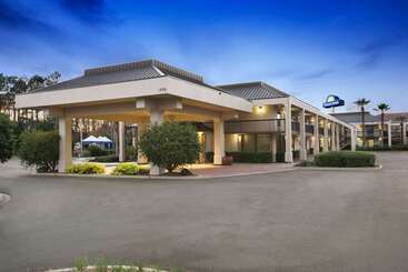 هتل Days Inn By Wyndham Jacksonville Airport
