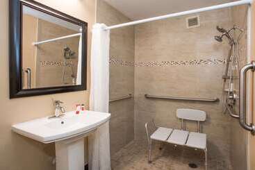 هتل Days Inn By Wyndham Sarasota Bay