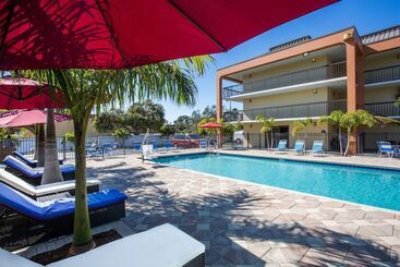 هتل Days Inn By Wyndham Sarasota Bay