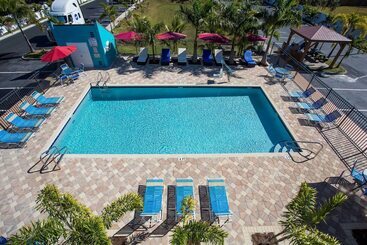 هتل Days Inn By Wyndham Sarasota Bay