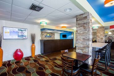 هتل Days Inn By Wyndham Sarasota Bay