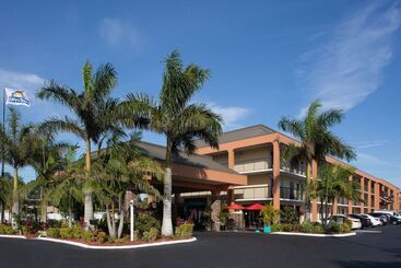 هتل Days Inn By Wyndham Sarasota Bay