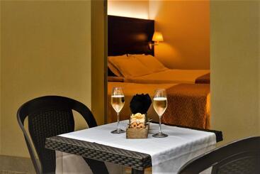 هتل Delfina Palace