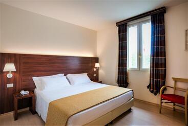 هتل Delfina Palace