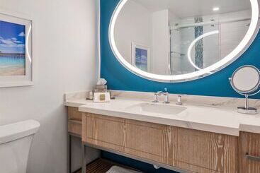 هتل Doubletree Suites By Hilton Naples