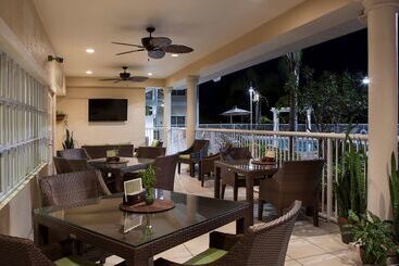 هتل Doubletree Suites By Hilton Naples