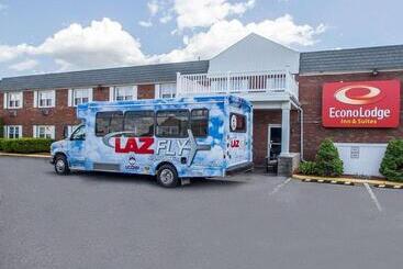 هتل Econo Lodge Inn & Suites Airport