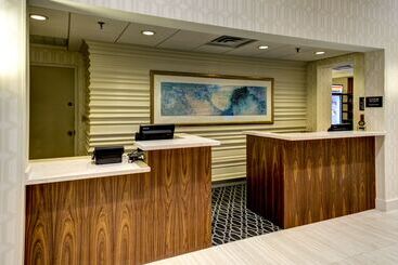 هتل Embassy Suites Williamsburg