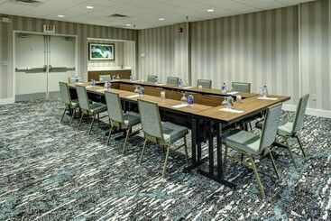 هتل Embassy Suites Williamsburg