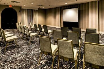 هتل Embassy Suites Williamsburg