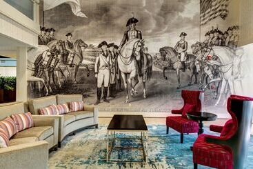 هتل Embassy Suites Williamsburg