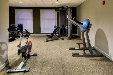 هتل Embassy Suites Williamsburg