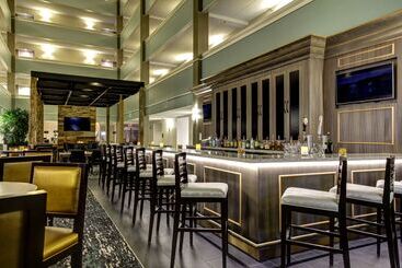 هتل Embassy Suites Williamsburg