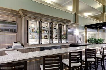 هتل Embassy Suites Williamsburg