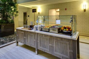 هتل Embassy Suites Williamsburg