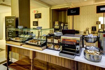 هتل Embassy Suites Williamsburg