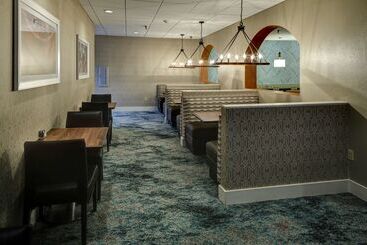 هتل Embassy Suites Williamsburg