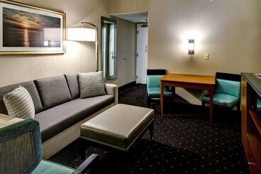 هتل Embassy Suites Williamsburg