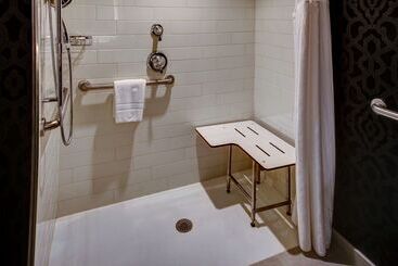 هتل Embassy Suites Williamsburg