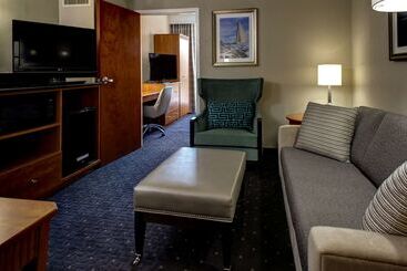 هتل Embassy Suites Williamsburg