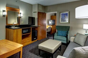 هتل Embassy Suites Williamsburg