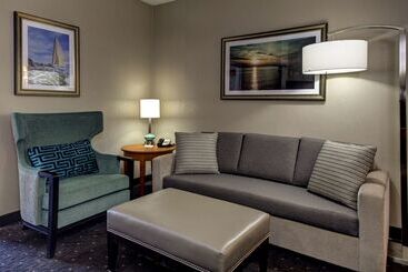 هتل Embassy Suites Williamsburg