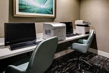 هتل Embassy Suites Williamsburg